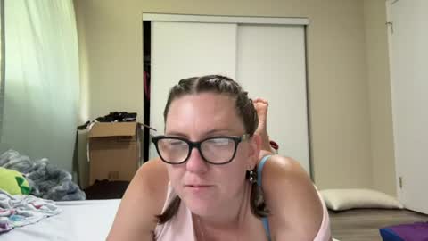 fuzzypeaches87 online show from August 11, 6:32 pm