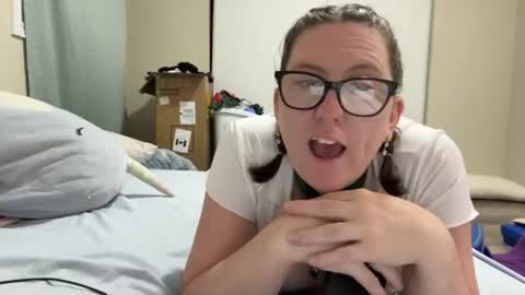 fuzzypeaches87 online show from August 12, 2:47 am