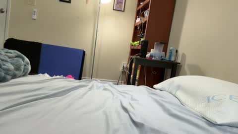 fuzzypeaches87 online show from August 12, 5:15 pm