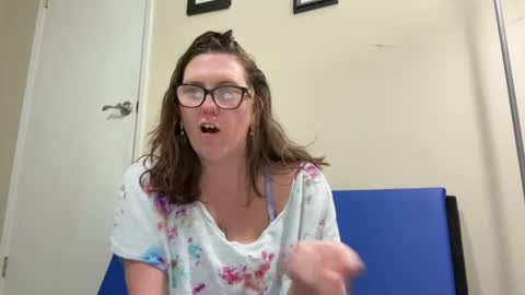 fuzzypeaches87 online show from August 12, 8:33 pm