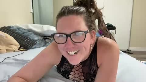 fuzzypeaches87 online show from August 13, 7:11 am