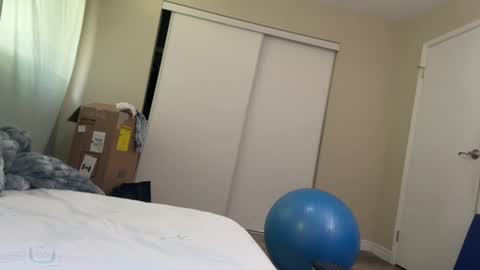 fuzzypeaches87 online show from August 14, 8:01 pm