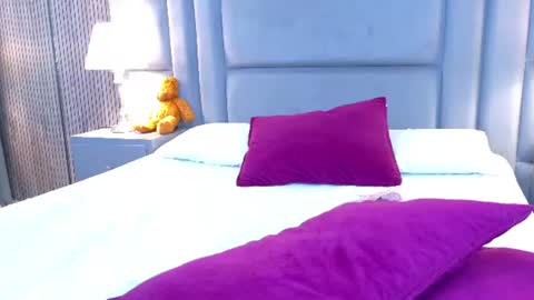 gabymoreau online show from August 5, 11:47 pm