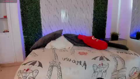 GaiaLewis online show from August 4, 2:03 pm