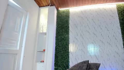 GaiaLewis online show from August 8, 7:47 pm