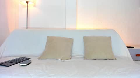 gal_stone_ online show from August 5, 12:19 am