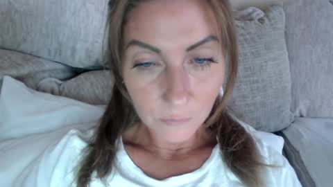 ganjaa_goddess online show from August 12, 12:02 am
