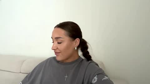 Lola online show from August 13, 4:32 pm