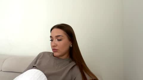 Lola online show from August 14, 2:10 pm