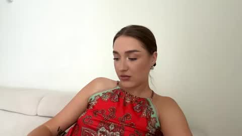 Lola online show from August 16, 10:08 am