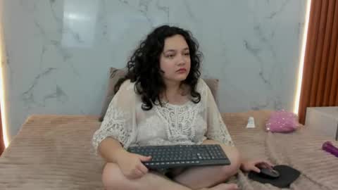 genesis_y_moon online show from July 25, 4:11 pm