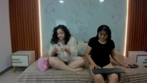 genesis_y_moon online show from July 27, 11:38 am