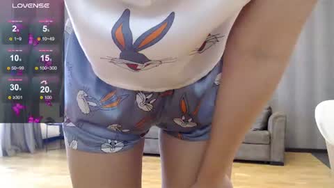 genev__ievee online show from July 18, 1:56 pm