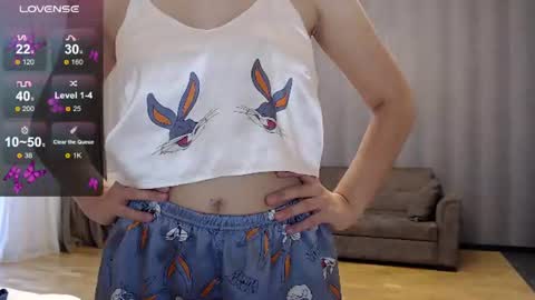 genev__ievee online show from July 18, 3:02 pm