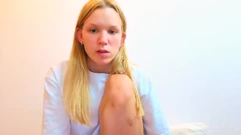 Melissa online show from August 3, 2:13 pm