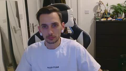 georgek0011 online show from April 2, 10:40 pm
