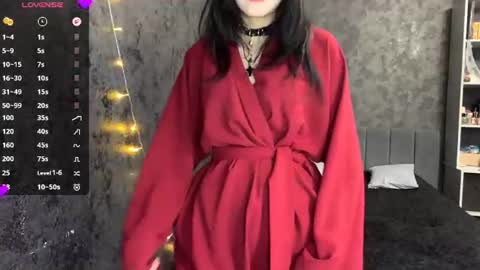 EmelyWoodes online show from June 25, 11:35 am