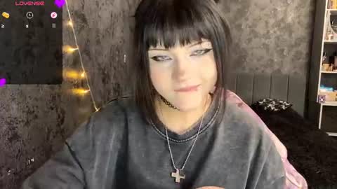 EmelyWoodes online show from June 30, 8:04 am