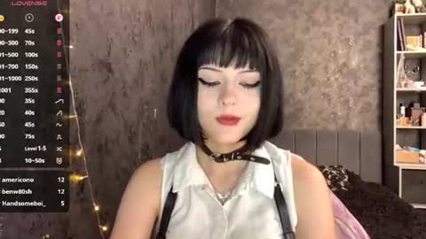 EmelyWoodes online show from July 30, 12:45 pm