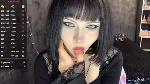 EmelyWoodes online show from July 31, 7:58 am