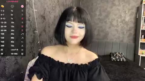 EmelyWoodes online show from August 3, 7:48 am