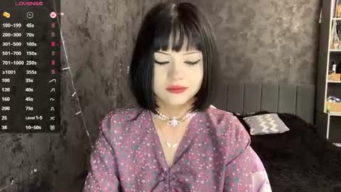EmelyWoodes online show from August 5, 7:50 am