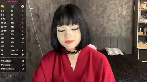 EmelyWoodes online show from August 9, 7:31 am