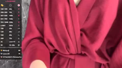 EmelyWoodes online show from August 9, 8:37 am
