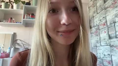 Sophie online show from August 12, 9:22 am