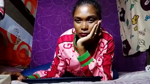 gggloria online show from August 8, 8:25 am