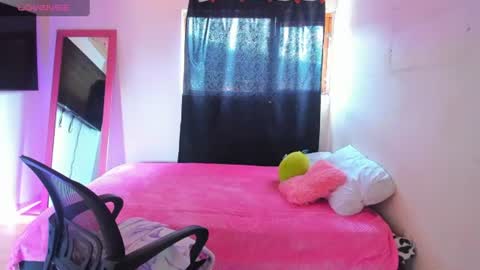giaaaa  online show from August 29, 1:43 pm