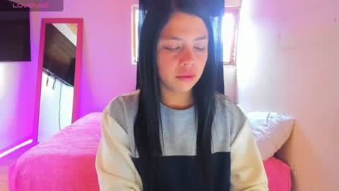 giaaaa  online show from September 4, 11:58 am