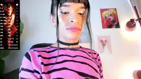 Gia  Please help me with your thumbs up its important   online show from September 8, 6:04 pm
