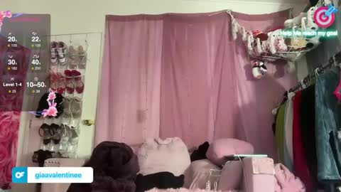 giaavalentinee online show from April 14, 7:21 pm