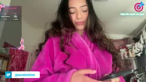 giaavalentinee online show from April 26, 6:59 pm