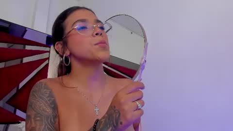 Gia  online show from September 3, 10:46 pm
