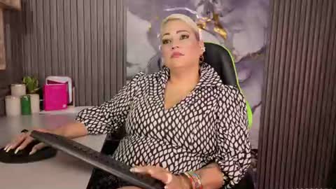   online show from August 11, 12:40 pm