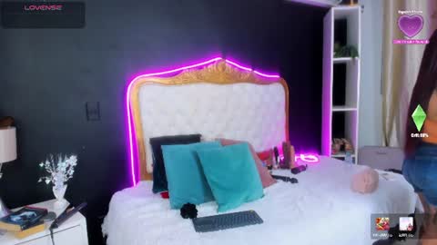 Gigi  online show from August 12, 1:35 pm