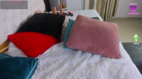 Gigi  online show from August 14, 7:39 pm