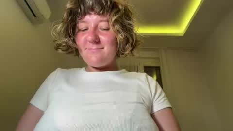 gigireine  online show from August 12, 12:24 am