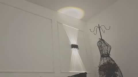 Giigii Hadid  online show from August 13, 2:03 am