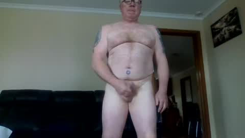 gimmmieoooo online show from August 12, 4:37 am