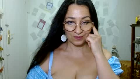 GinaONeon online show from August 3, 9:55 pm