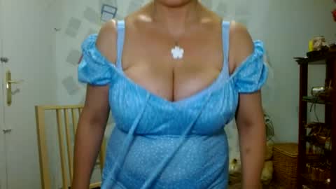 GinaONeon online show from August 6, 9:03 pm
