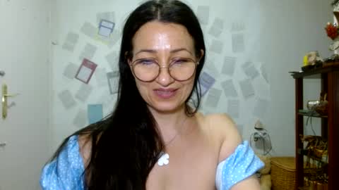 GinaONeon online show from August 6, 11:15 pm