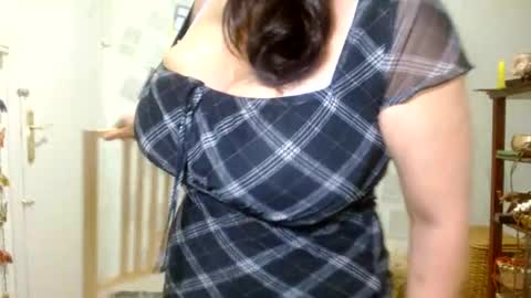 GinaONeon online show from August 9, 9:49 pm