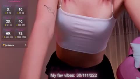 ginger_jessy_ online show from July 29, 7:04 am