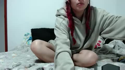 GinniWest  online show from April 7, 1:32 am