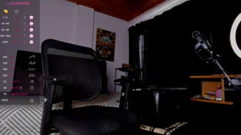 GIOMAR REYES online show from August 13, 8:01 pm