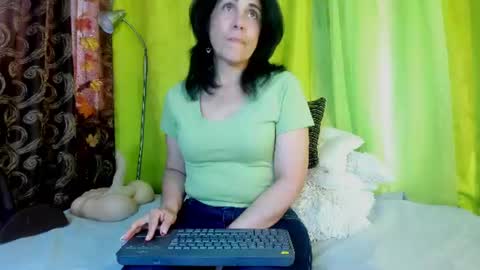 Girasol Walton online show from August 12, 4:09 pm